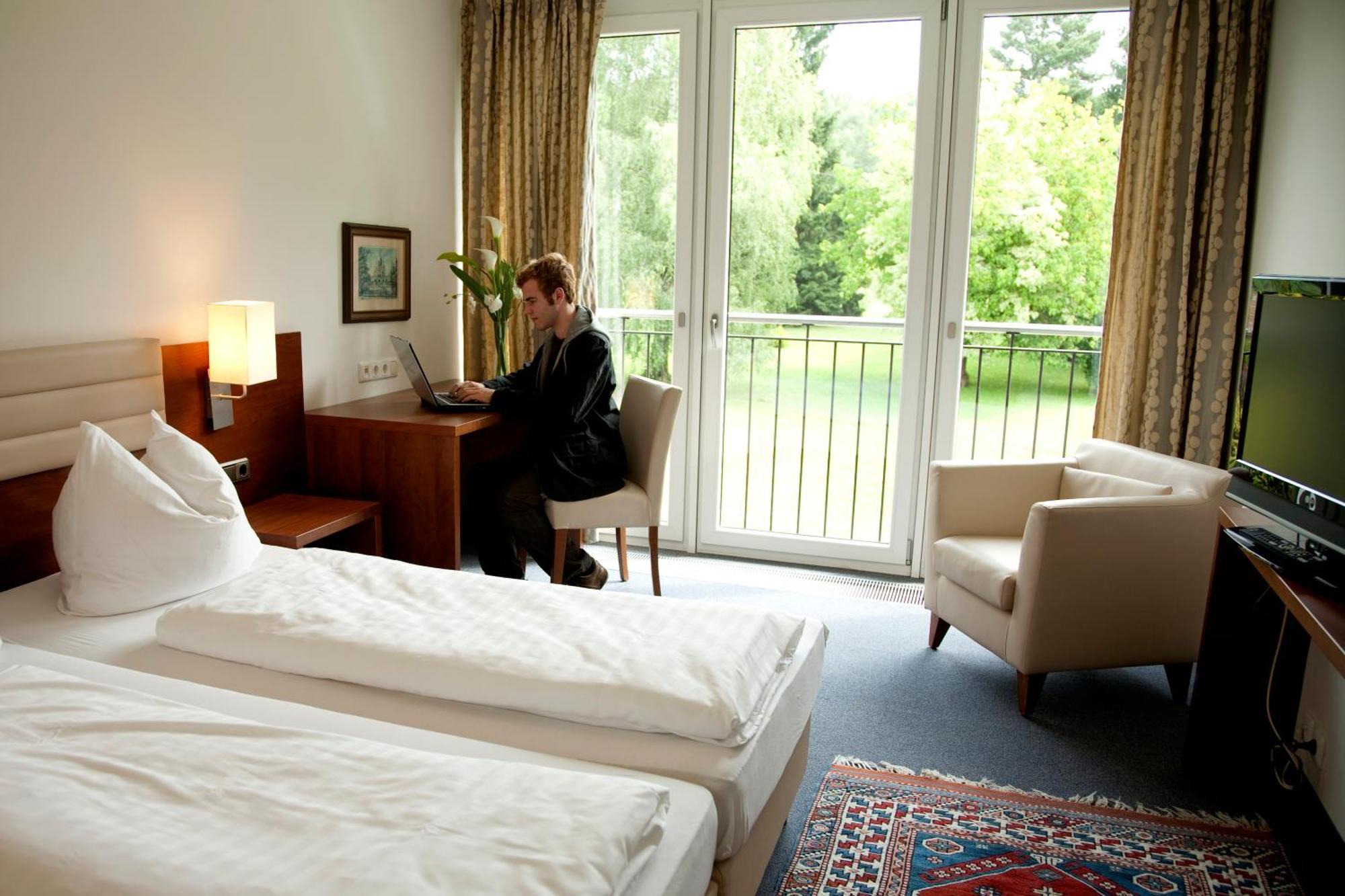 Hotel Alhartinger Hof 3*